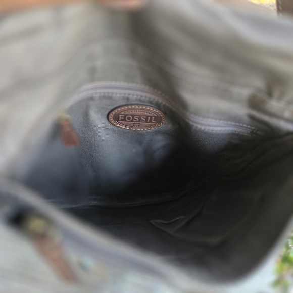 Fossil Metallic Silver Leather Messenger Bag - Picture 14 of 17